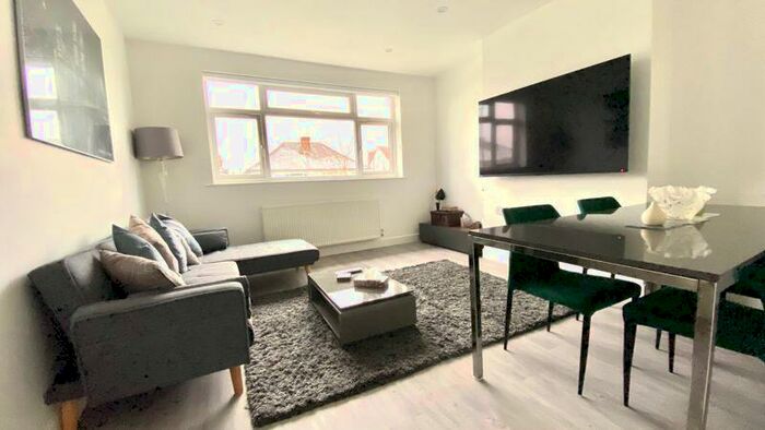 2 Bedroom Maisonette To Rent In The Ridgeway, Harrow, HA2