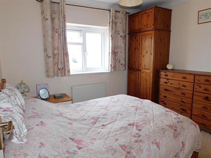 3 Bedroom End Of Terrace House For Sale In Chard Road, Axminster, EX13