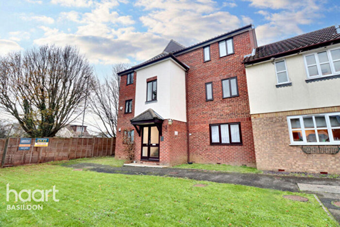 1 Bedroom Apartment For Sale In Robinia Close, Basildon, SS15