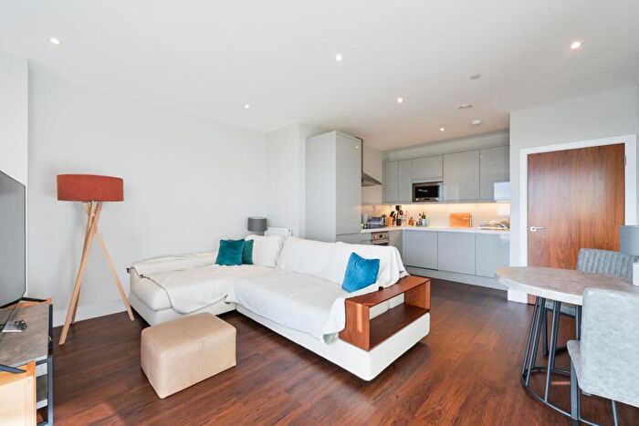 1 Bedroom Apartment To Rent In Avalon Point, Silvocea Way, London, E14