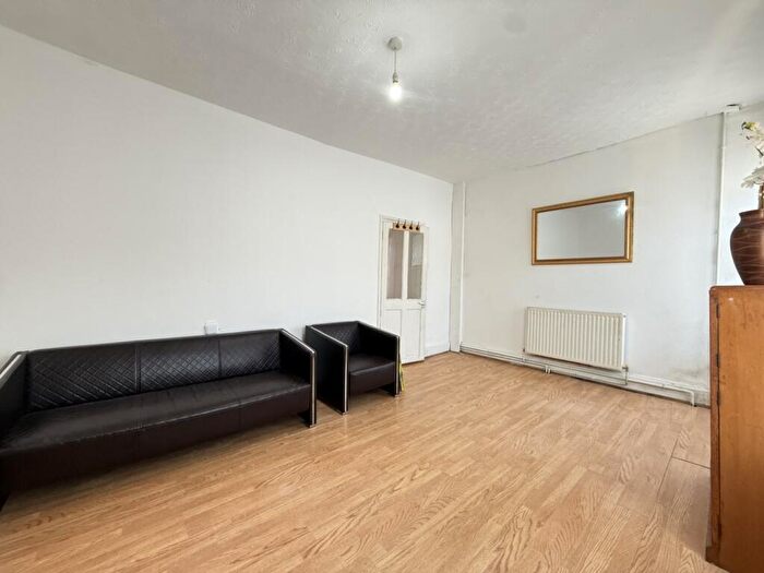 1 Bedroom Flat To Rent In Clifton Street, Splott, CF24