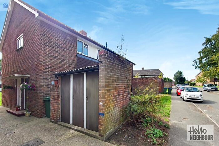 1 Bedroom Apartment To Rent In Vicarage Fields, Walton-on-Thames, KT12