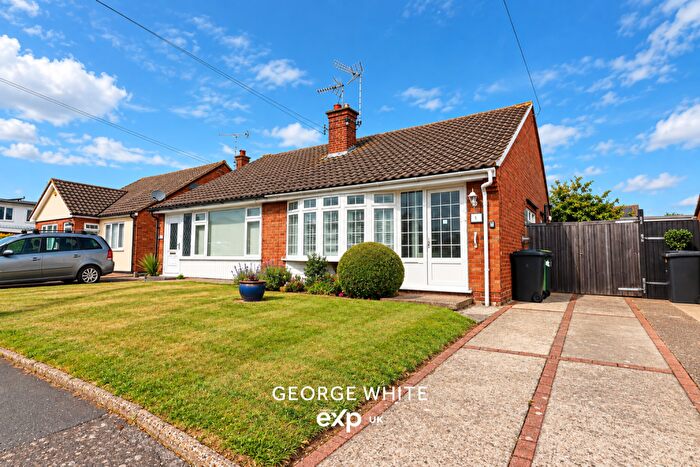 2 Bedroom Semi-Detached Bungalow For Sale In The Bramleys, Rochford, SS4