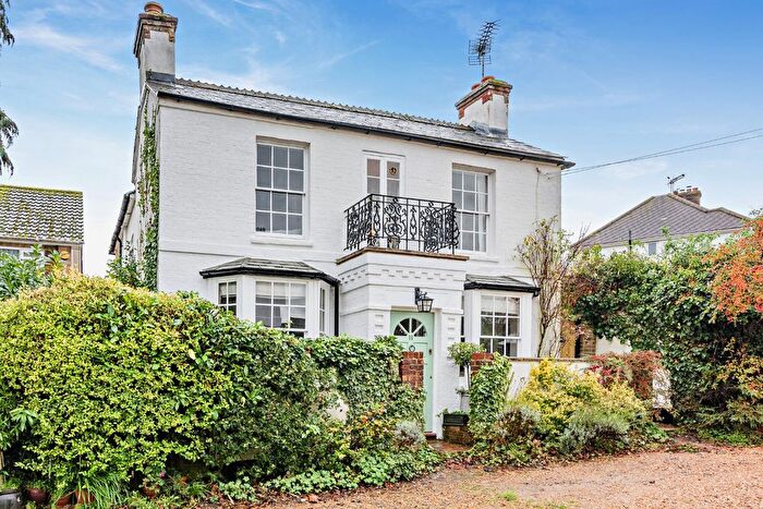 4 Bedroom Detached House For Sale In West End Grove, Farnham, Surrey, GU9