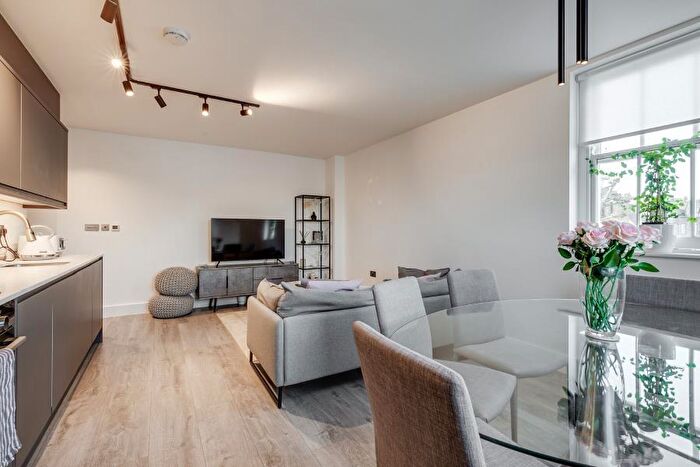 2 Bedroom Apartment To Rent In Mill Lane, West Hampstead, NW6