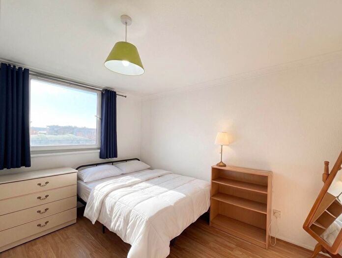 4 Bedroom Flat To Rent In Millender Walk, London, SE16