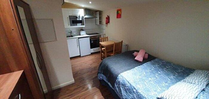 Studio To Rent In High Road, NW10