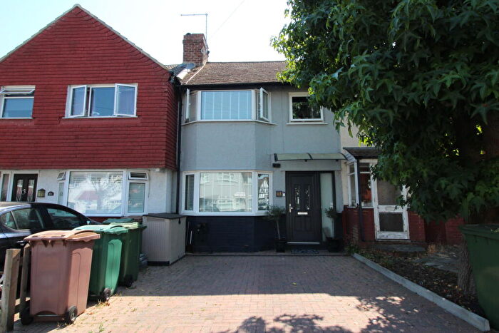 3 Bedroom Terraced House For Sale In Buckland Way, Worcester Park, KT4