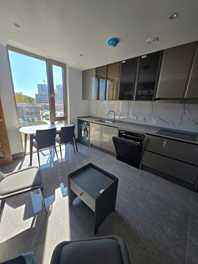 3 Bedroom Flat To Rent In Wales Farm Road, Acton, W3