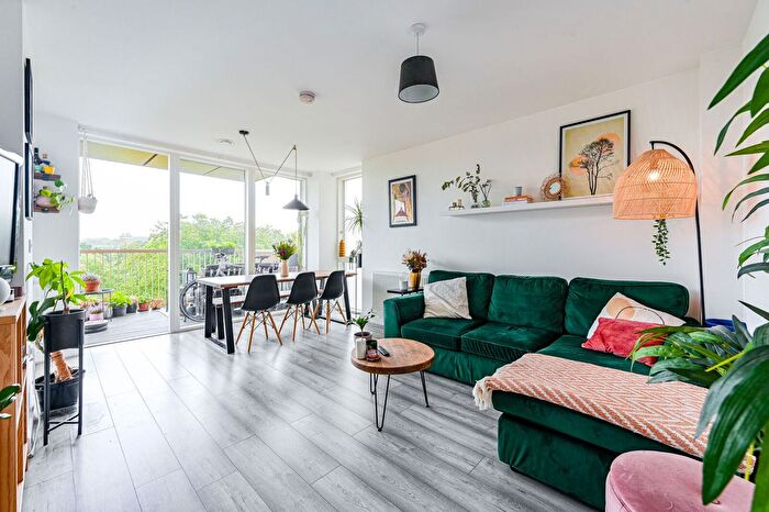 1 Bedroom Flat For Sale In Adenmore Road, Catford, London, SE6