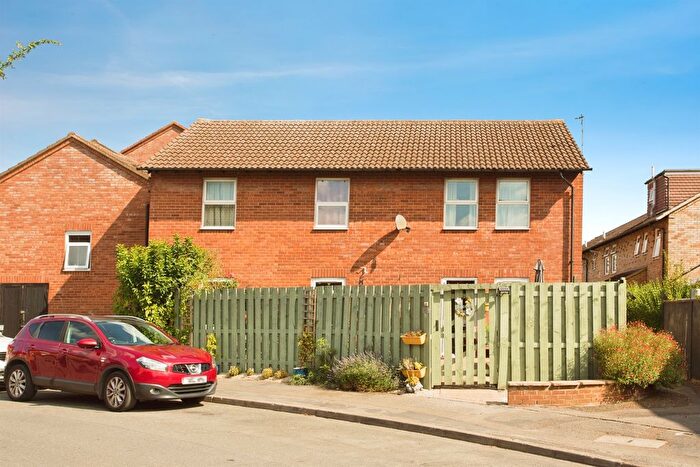 2 Bedroom Flat For Sale In Caithness Court, Cambridge, CB4