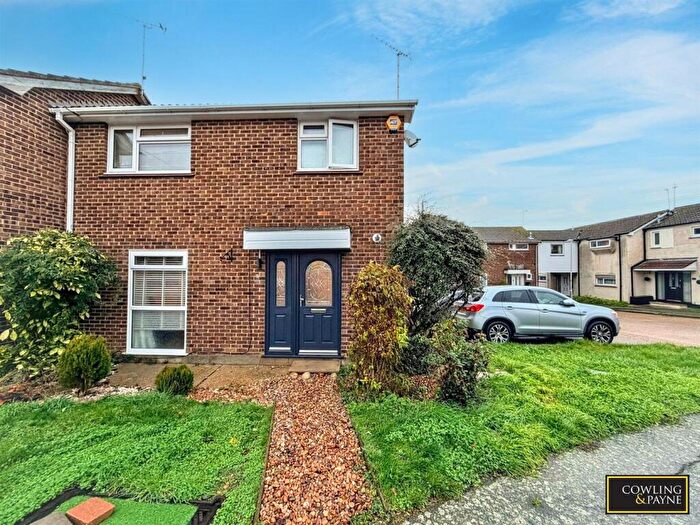 2 Bedroom House For Sale In Royal Oak Drive, Wickford, SS11