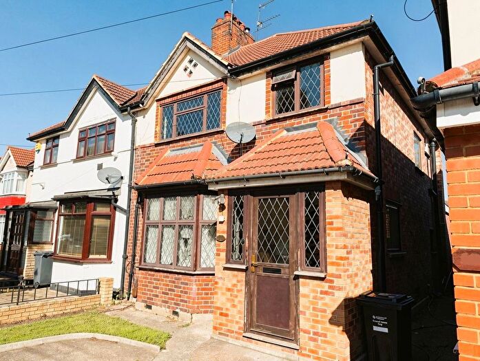 3 Bedroom Semi Detached House For Sale In The Crossways, Hounslow, TW5