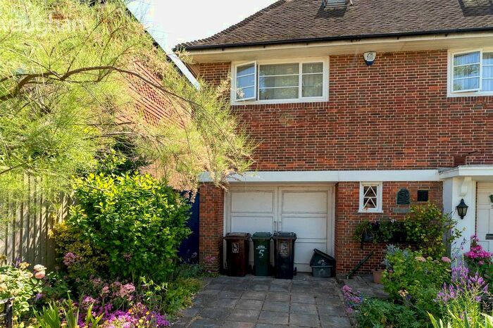 2 Bedroom Flat To Rent In Princes Square, Hove, East Sussex, BN3