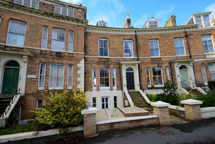 2 Bedroom Flat To Rent In Royal Crescent, Scarborough, North Yorkshire, YO11