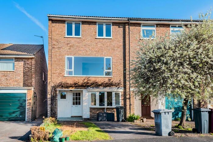 4 Bedroom Town House To Rent In Portway Close, Reading, RG1