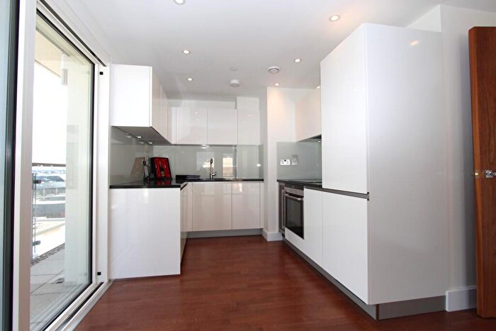 2 Bedroom Apartment To Rent In Kingston Riverside, KT2