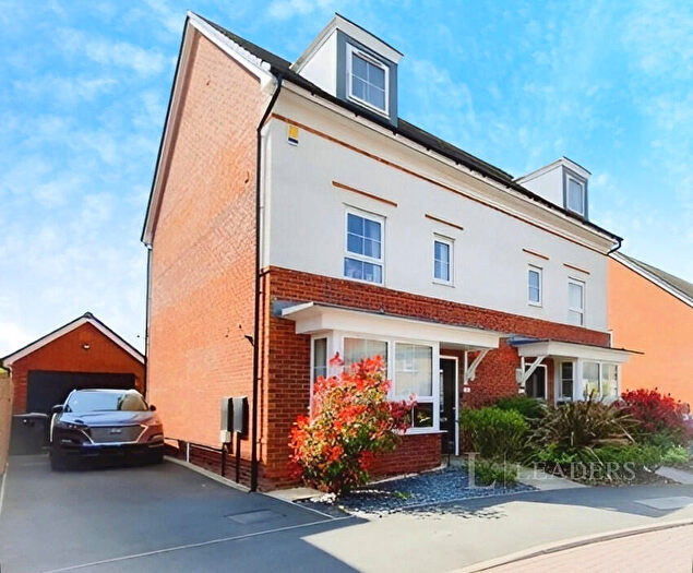 4 Bedroom Semi-Detached House To Rent In The Pavilions, B70