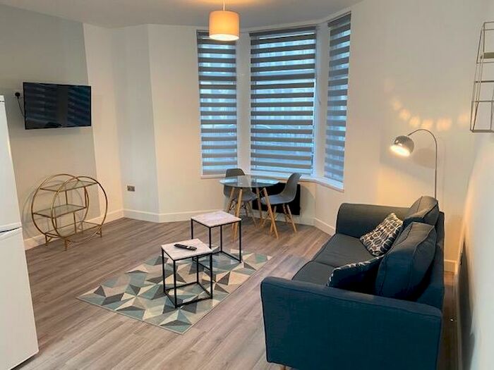 1 Bedroom Flat To Rent In Princes Street, Cardiff, CF24