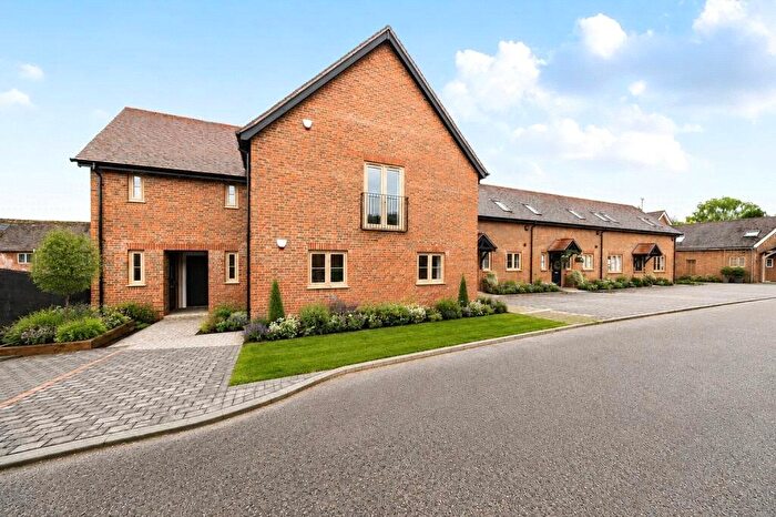 2 Bedroom Flat For Sale In Embley Park, Romsey, Hampshire, SO51