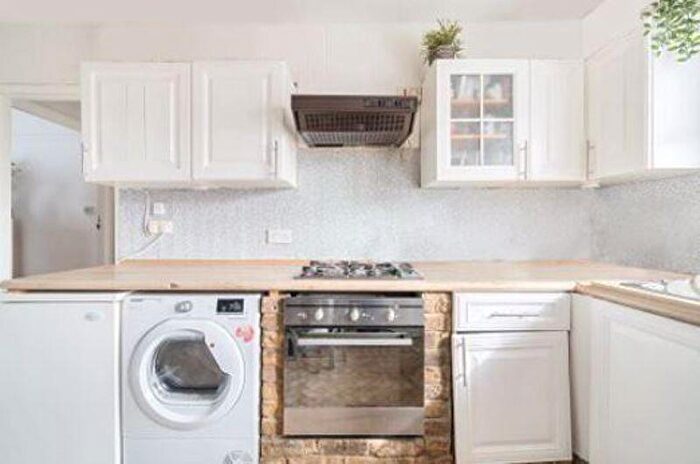 1 Bedroom Apartment For Sale In Cambridge Road, Kingston Upon Thames, KT1