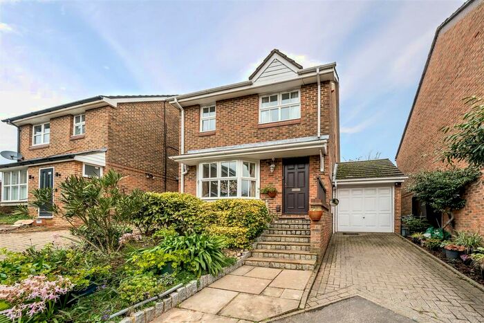 4 Bedroom Detached House To Rent In Windmill Rise, Kingston Upon Thames, KT2