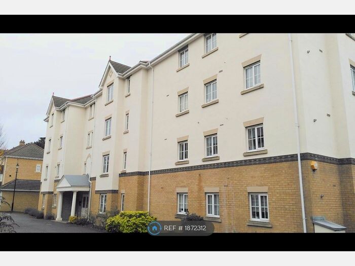 2 Bedroom Flat To Rent In St Andrews Gate, Woking, GU22