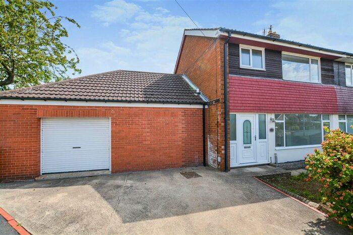 3 Bedroom Semi-Detached House To Rent In West Winds Road, Winterton, Scunthorpe, DN15