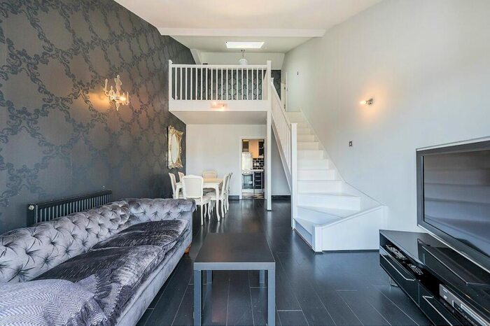 3 Bedroom Apartment For Sale In Hamilton House, Limehouse, E14