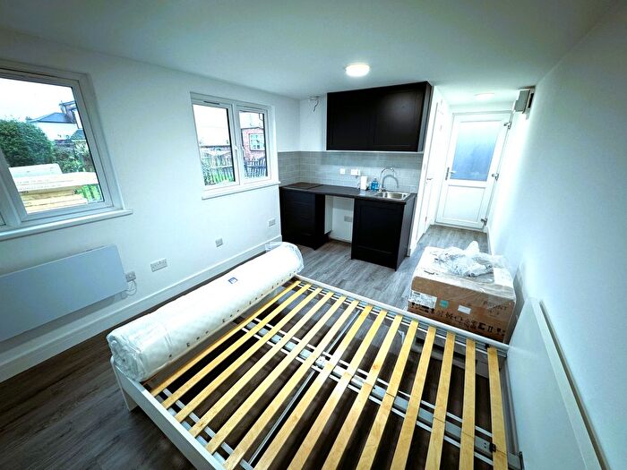 Studio To Rent In Falmouth Gardens, Ilford, IG4