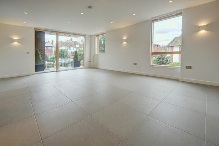 3 Bedroom Flat To Rent In Finchley Road, Golders Green, NW11