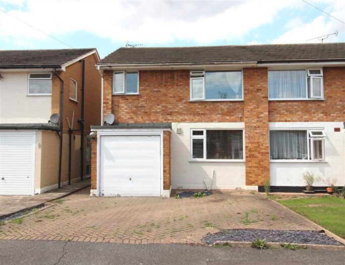 3 Bedroom Semi-Detached House For Sale In Rayleigh, SS6