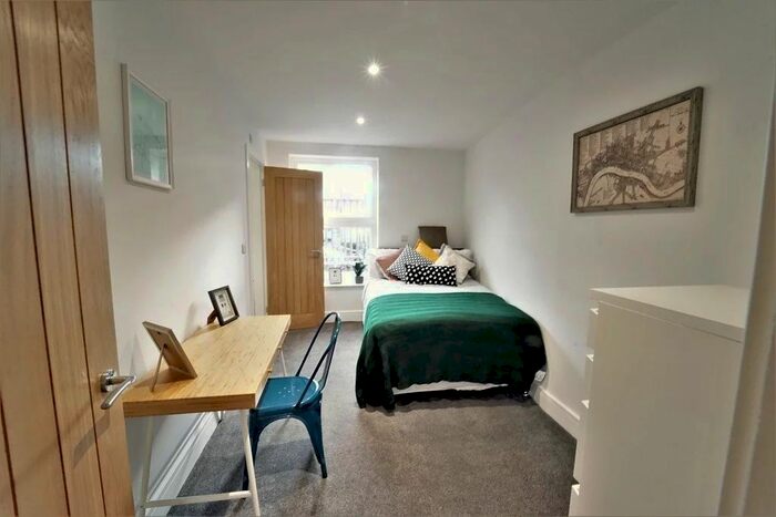 2 Bedroom Flat To Rent In Lake Street, Nottingham NG7