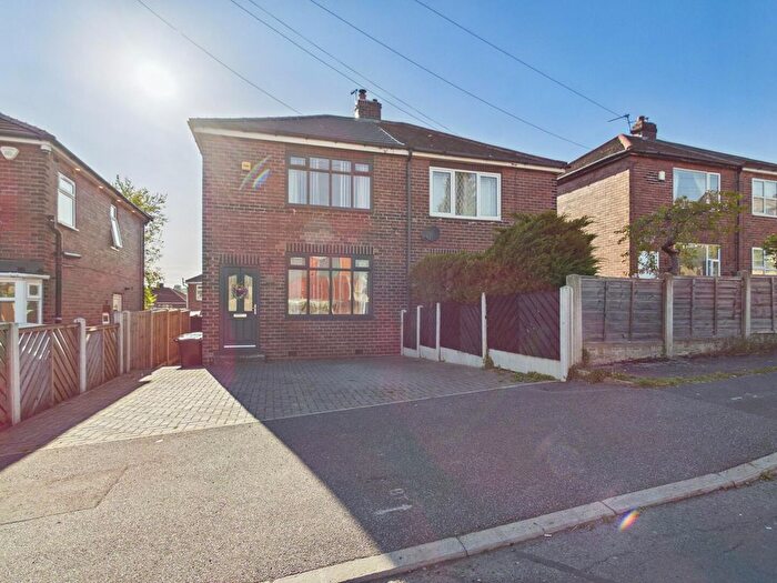 3 Bedroom Semi-Detached House For Sale In Mill Lane, Pontefract, WF8