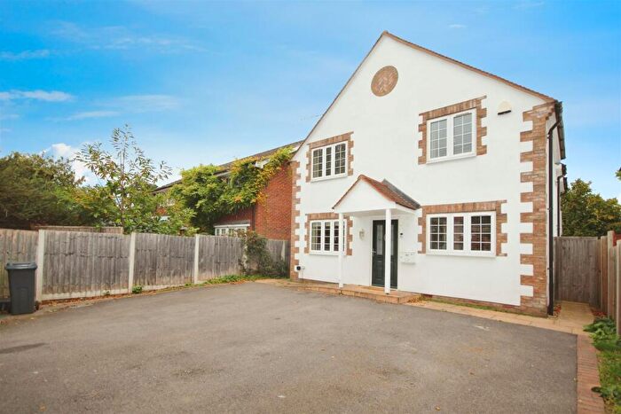 4 Bedroom Detached House To Rent In Richmond Road, Caversham, Reading, RG4
