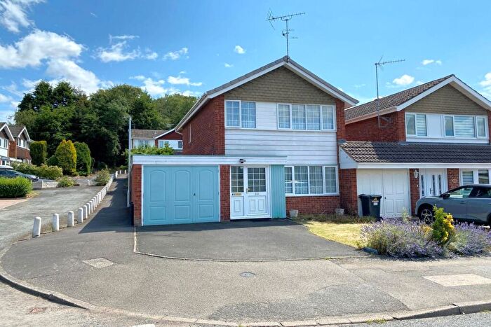 3 Bedroom Link Detached House For Sale In Tennyson Way, Kidderminster, DY10