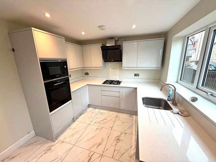 3 Bedroom Semi-detached Bungalow To Rent In Oakland Drive, Netherton, Wakefield, WF4