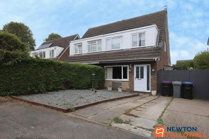 3 Bedroom Semi-Detached House For Sale In Valley Road, Grantham, NG31