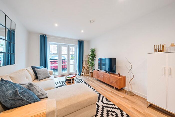 1 Bedroom Flat For Sale In Maybery House, Farnborough, Hampshire, GU14