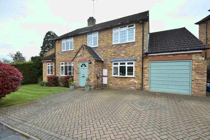 4 Bedroom Detached House To Rent In Broom Hill, Stoke Poges, SL2