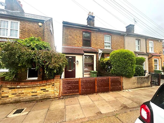 2 Bedroom Semi-Detached House To Rent In Marks Road Romford, RM7
