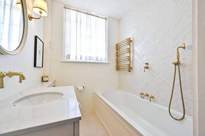 Studio To Rent In Chelsea Manor Street, Chelsea, London, SW3