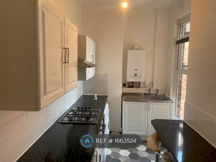 1 Bedroom Flat To Rent In Old Landsdowne Road, Manchester, M20