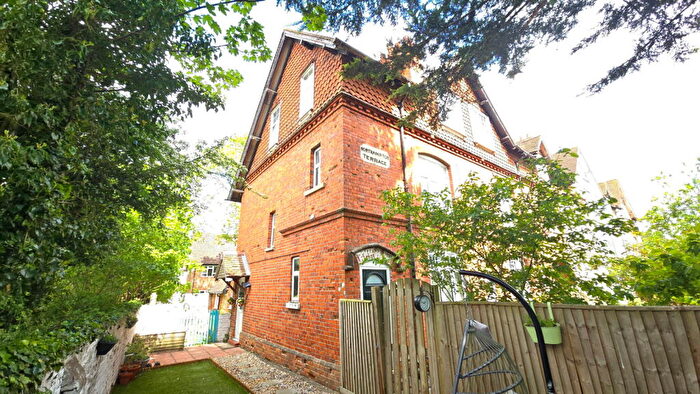 2 Bedroom Maisonette For Sale In London Road, Newbury, RG14