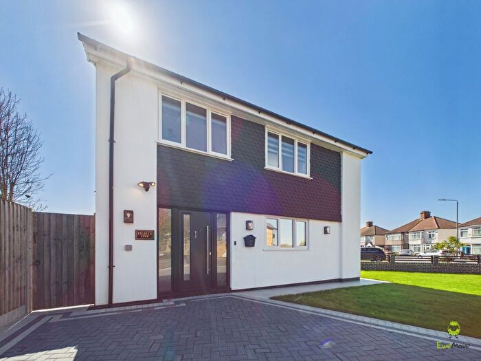 3 Bedroom Semi Detached House For Sale In Wickham Street, Welling, Kent, DA16