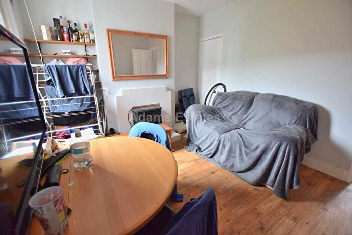 3 Bedroom Terraced House To Rent In Foxhill Road, Reading, RG1