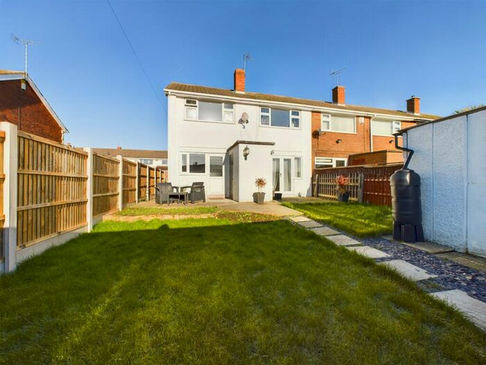 3 Bedroom End Of Terrace House To Rent In Boundary Close, Shirebrook, NG20