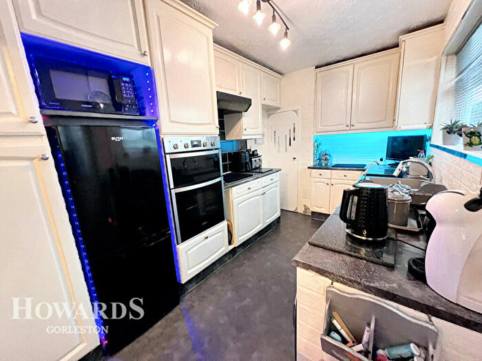 3 Bedroom Terraced House For Sale In Century Road, Great Yarmouth, NR31
