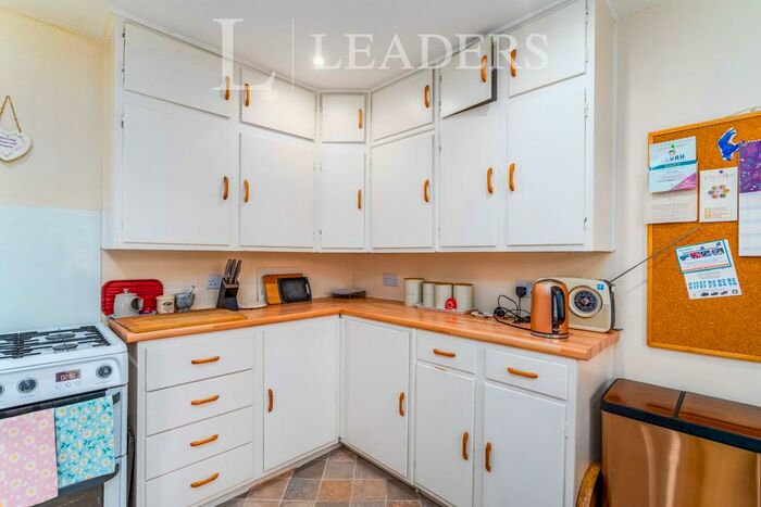 2 Bedroom Apartment To Rent In The Ridgeway, AL4