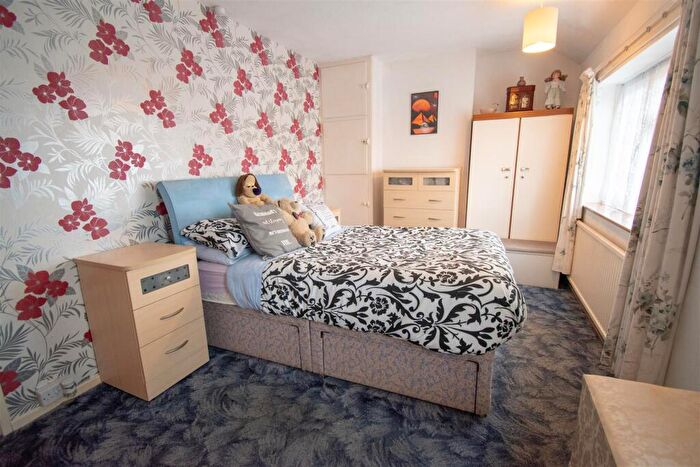 2 Bedroom Semi-Detached House For Sale In Oak Avenue, Ripley, DE5